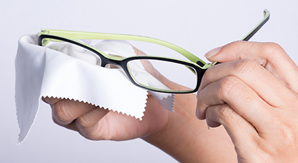 cleaning your eyeglasses